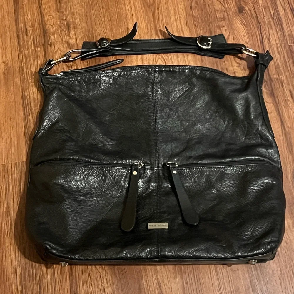 Pulicati black leather shoulder bag, made in Italy.
